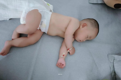 营口四个月宝宝12斤 营口四个月宝宝12斤